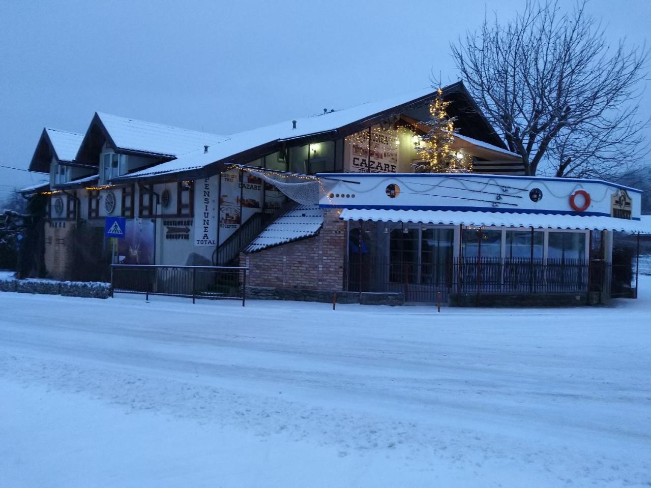 Pensiunea Total Din Ceahlau Hotel Exterior photo